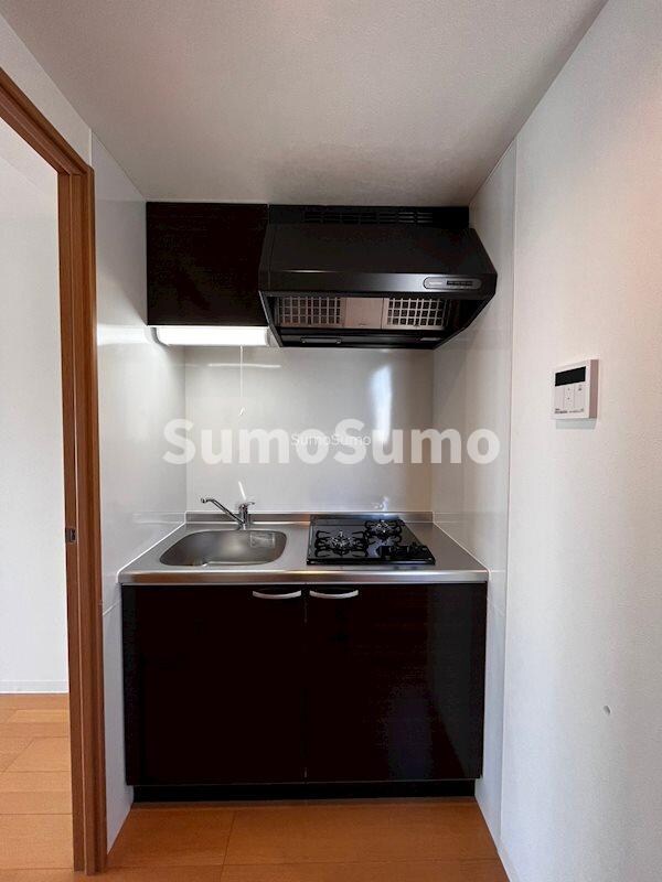 物件内観写真6　(コンパクトなキッチンで掃除もラクラク)