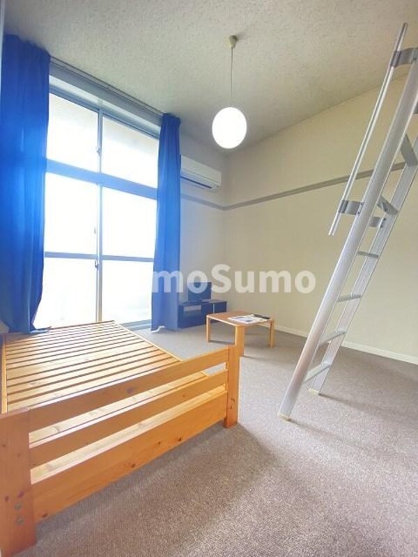 居室(おしゃれな居間です)