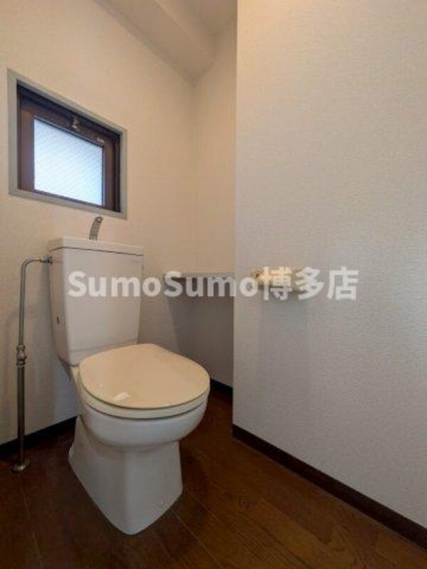 トイレ(落ち着いた色調のトイレです)