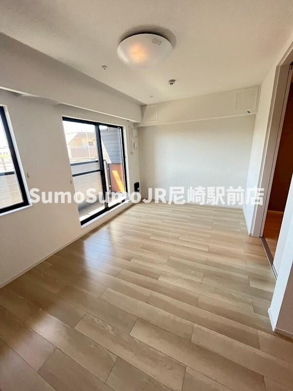 物件内観写真16　(ゆったり過ごせる居間です)