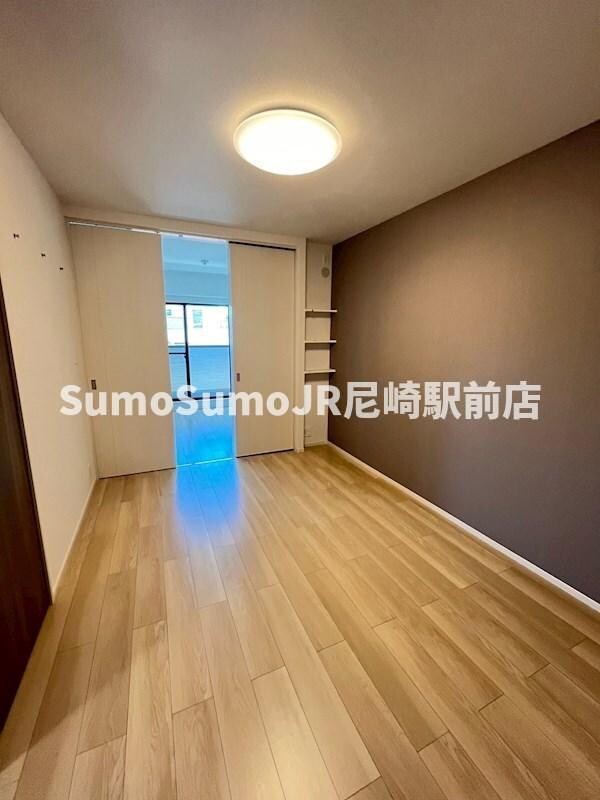 物件内観写真22　(こちらの居間で趣味の時間をお楽しみください)