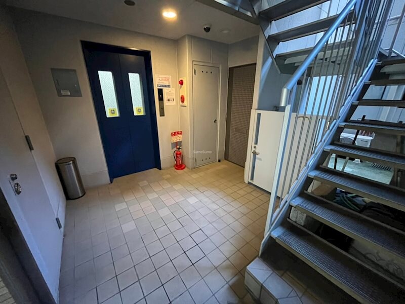 物件外観写真3　(建物の内部です)