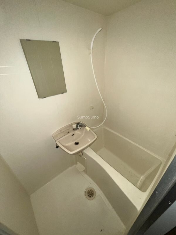 物件内観写真8　(落ち着いた空間のお風呂です)