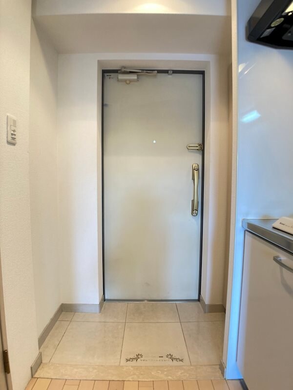 物件内観写真4　(落ち着いた玄関です)