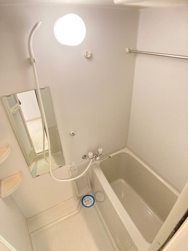 物件内観写真8　(落ち着いた空間のお風呂です)