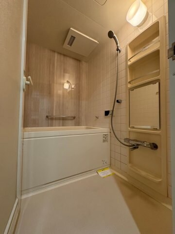 物件内観写真10　(日々の疲れを癒すお風呂付です)