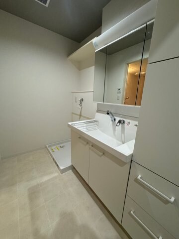 物件内観写真13　(忙しい朝には欠かせない洗面所です)