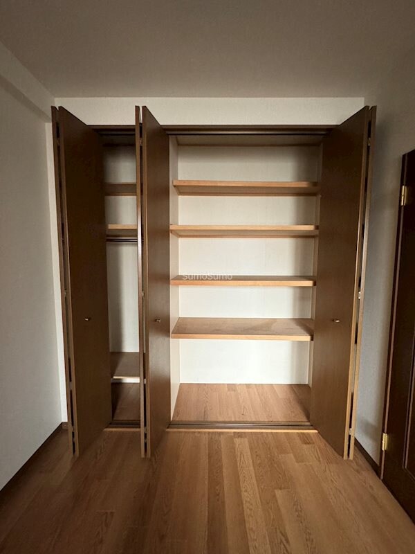 物件内観写真14　(小物を収納するのに便利です)