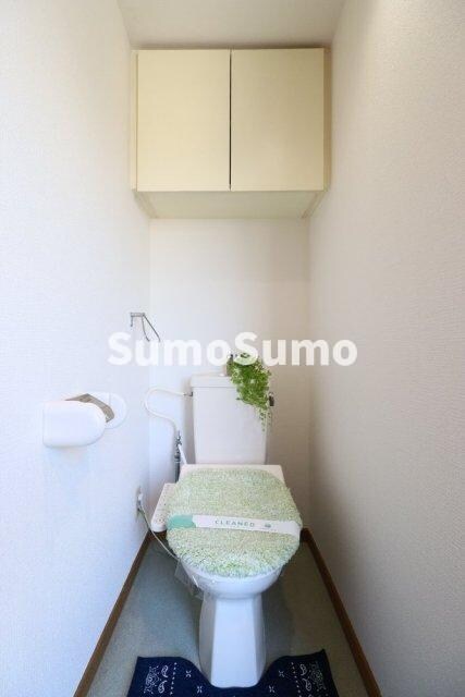 物件内観写真10　(落ち着いた色調のトイレです)