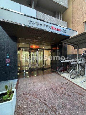 物件外観写真2　(清潔なエントランスです)