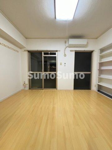 物件内観写真5　(おしゃれなリビングです)