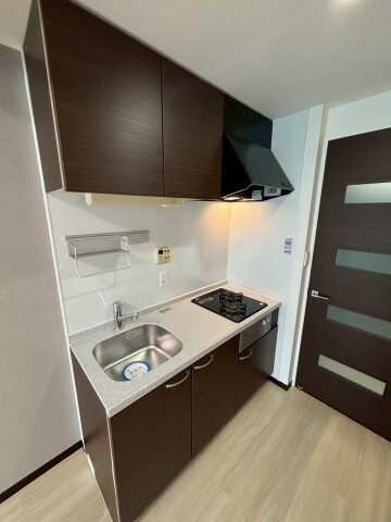 物件内観写真7　(コンパクトなキッチンで掃除もラクラク)