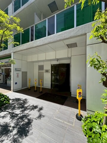 物件外観写真3　(エントランスです)