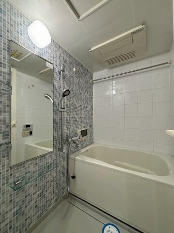 物件内観写真9　(コンパクトで使いやすいお風呂です)