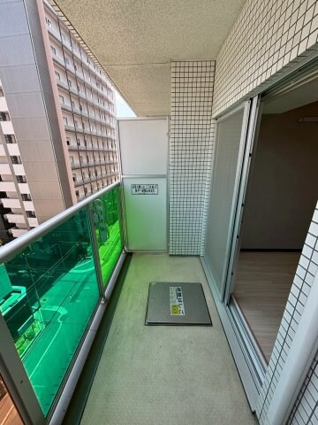 物件内観写真10　(バルコニーからの眺めを楽しみながら食事をしませんか)