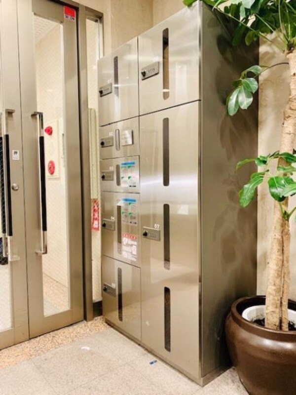 ロビー・ラウンジ( )