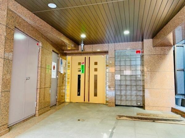 ロビー・ラウンジ( )