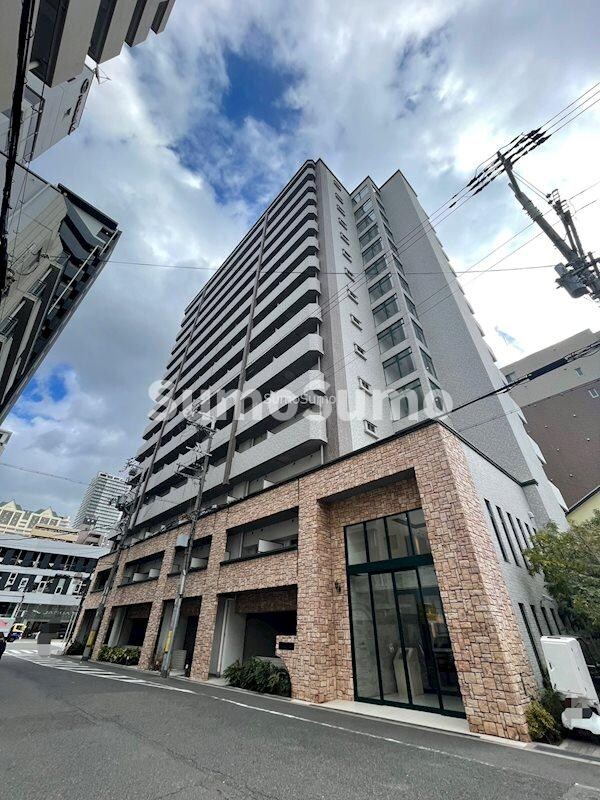 物件外観写真1　(外観は落ち着いています)