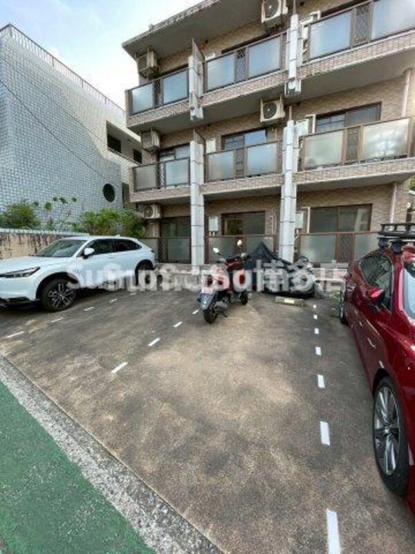 駐車場(駐車場です)
