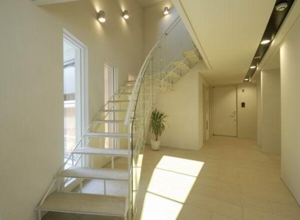 ロビー・ラウンジ( )