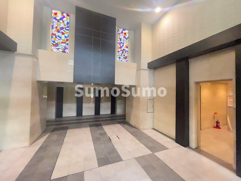 物件外観写真2　(清潔なロビーです)