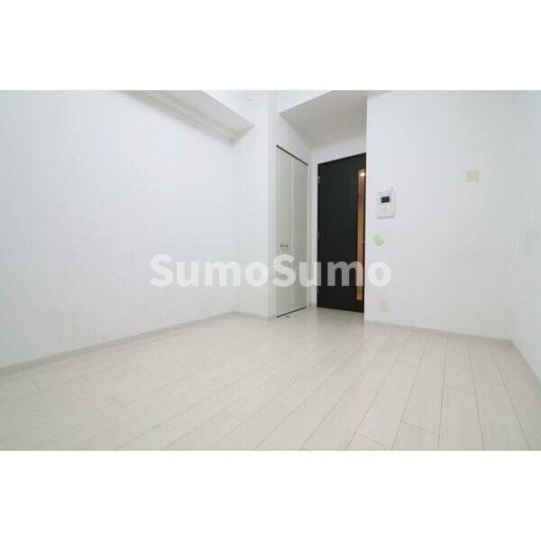 物件内観写真6　(こちらの居間で趣味の時間をお楽しみください)