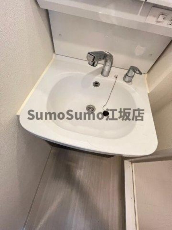 独立洗面台(脱衣スペースもあります)