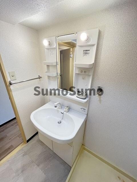 物件内観写真8　(広い洗面スペース
外観もきれいです)