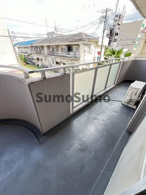 物件内観写真19　(広々としたバルコニーです
外観もきれいです)