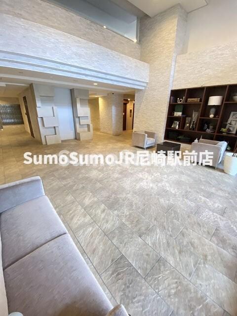 物件外観写真2　(ロビーです)