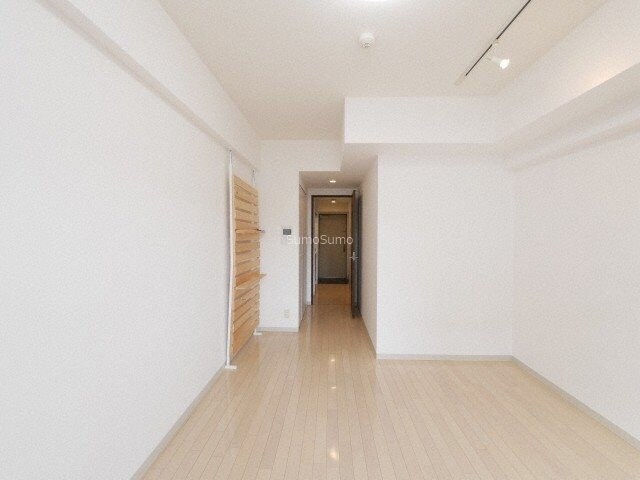 物件内観写真6　(こちらのリビングで趣味の時間をお楽しみください)