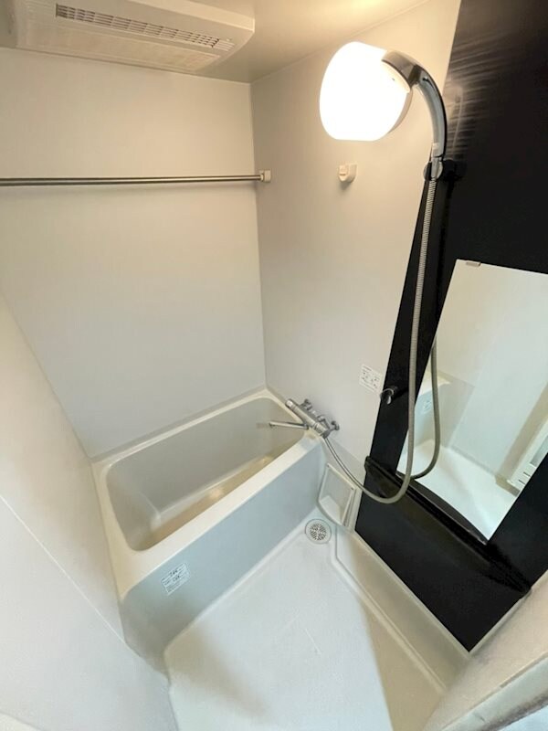 物件内観写真9　(日々の疲れを癒すお風呂付です)