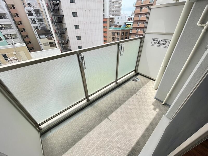 物件内観写真10　(暖かな日差しのふりそそぐバルコニー)