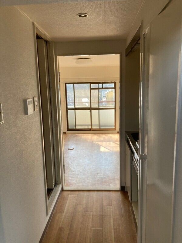 物件内観写真2　(落ち着いた玄関です)