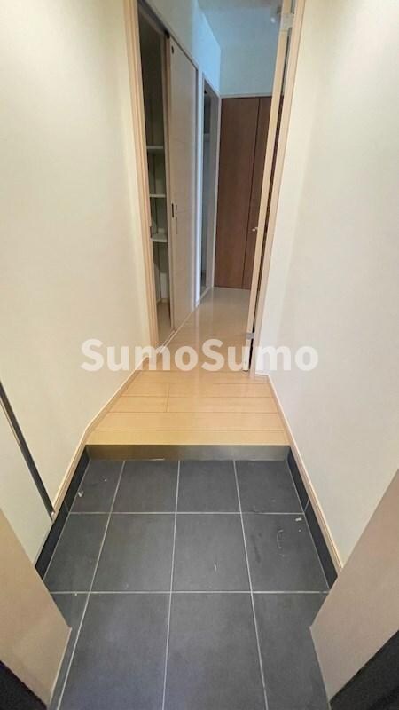 物件内観写真4　(収納もある玄関です)