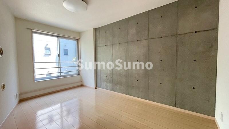 物件内観写真7　(開放的な寝室です)