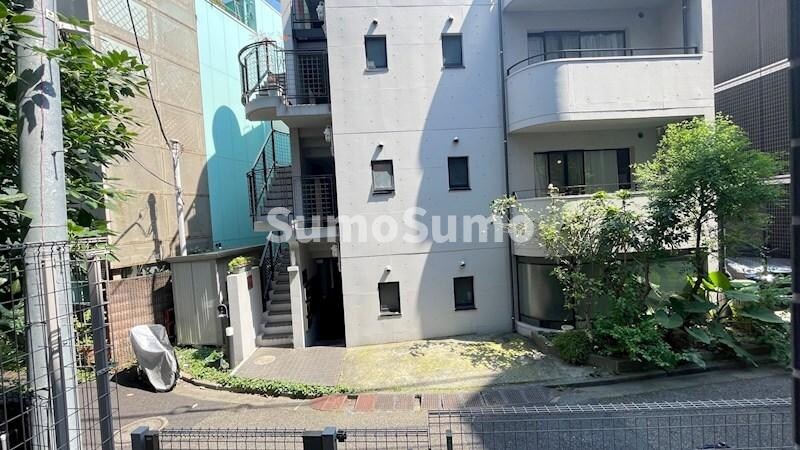 物件内観写真9　(バルコニーからの眺めを楽しみながら食事をしませんか)