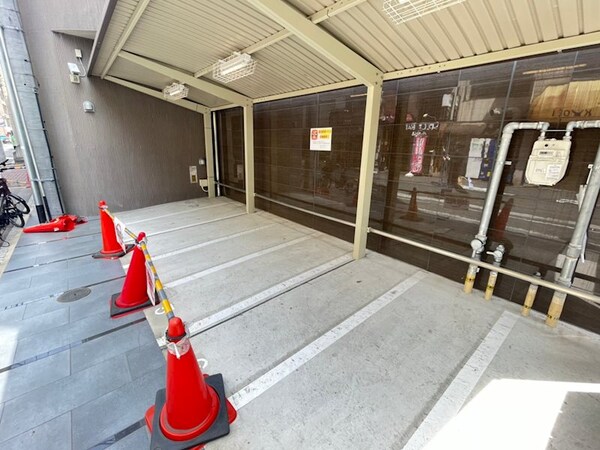 駐車場(駐車場に車を止められます)