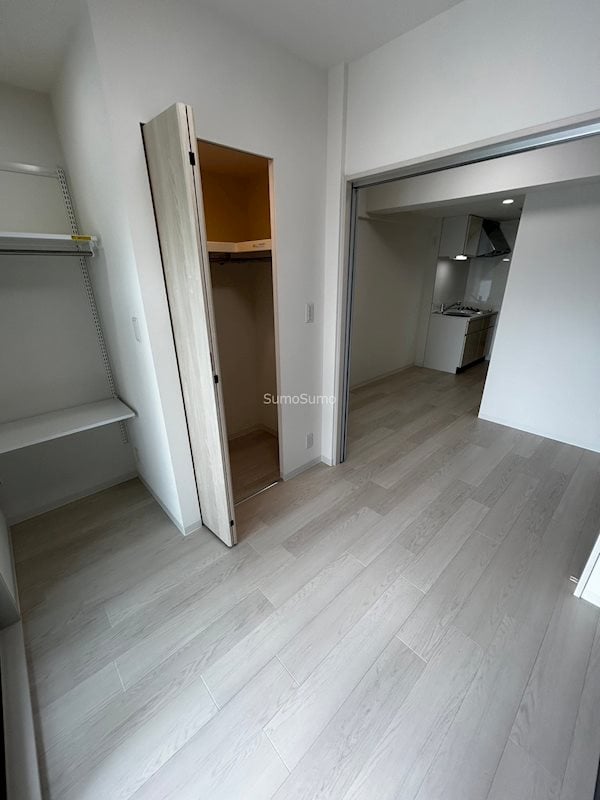 寝室(落ち着いて過ごせるお部屋なので、寝室にいかがでしょうか)