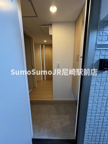 物件内観写真2　(明るい玄関です)