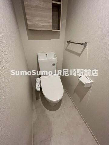 物件内観写真9　(落ち着いた色調のトイレです)