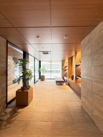 物件外観写真3　(建物の内部です)