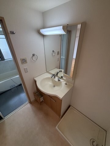 物件内観写真11　(忙しい朝には欠かせない洗面所です)