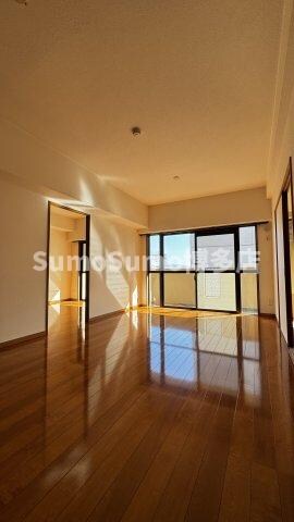 物件内観写真4　(おしゃれな居間です)