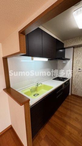 物件内観写真5　(コンパクトなキッチンで掃除もラクラク)