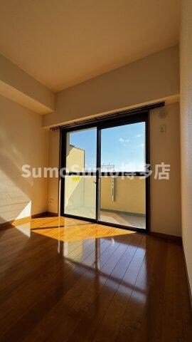 物件内観写真18　(こちらの居間で趣味の時間をお楽しみください)