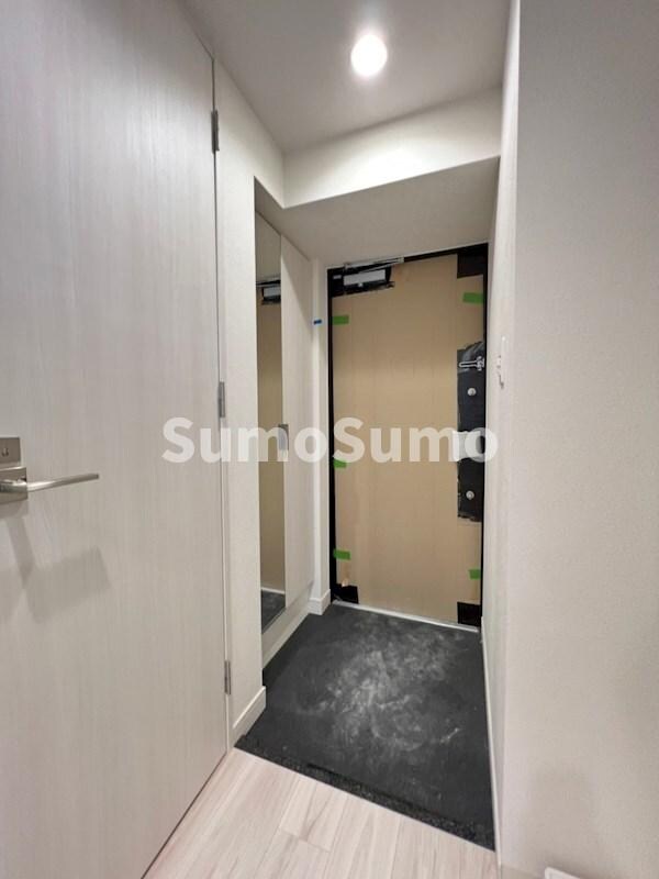 物件内観写真4　(収納もある玄関です)