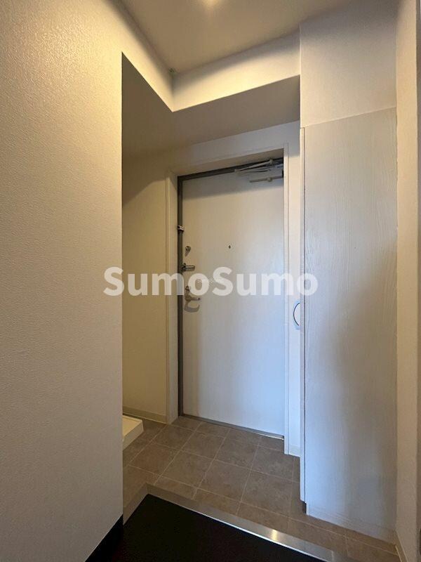 物件内観写真5　(明るい玄関です)