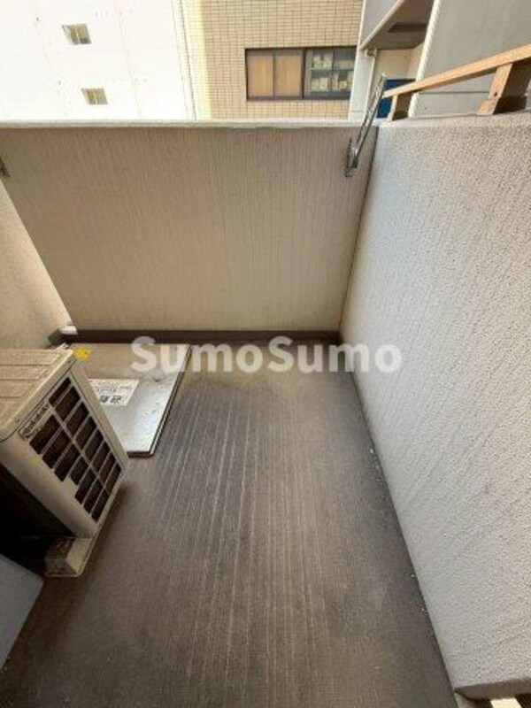 バルコニー(開放的で明るい空間を演出してくれるバルコニーです)