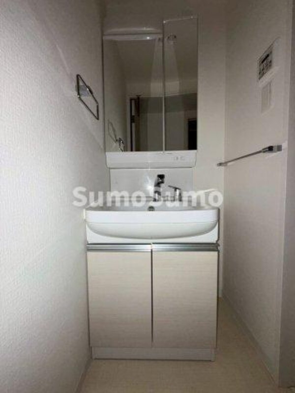 洗面・脱衣所(忙しい朝には欠かせない洗面所です)